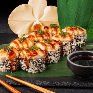 Ролл запеченый с лососем