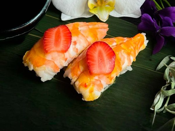 нигири креветка клубника
