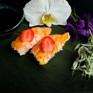 Нигири креветка клубника